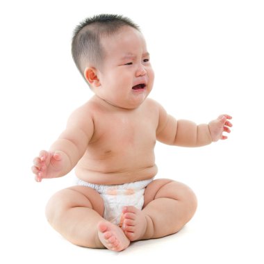 Asyalı bebek çocuk istekleri yiyecek için ağlıyor
