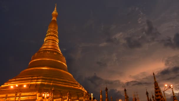 Zeitraffer der Shwedagon-Pagode von Rangun — Stockvideo