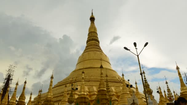 Time lapse of Shwedagon Pagoda Yangon — Stock Video