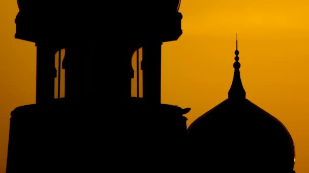 Silhouette of mosque — Stock Video