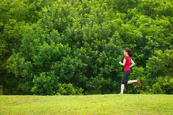 Asian dziewczynka jogging — Zdjęcie stockowe