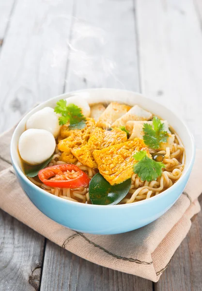 Spicy curry instant noodles. — Stock Photo, Image