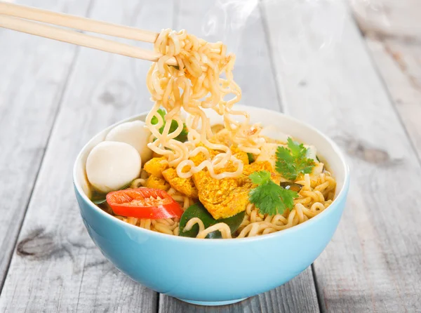 Hot and spicy curry instant noodles — Stock Photo, Image