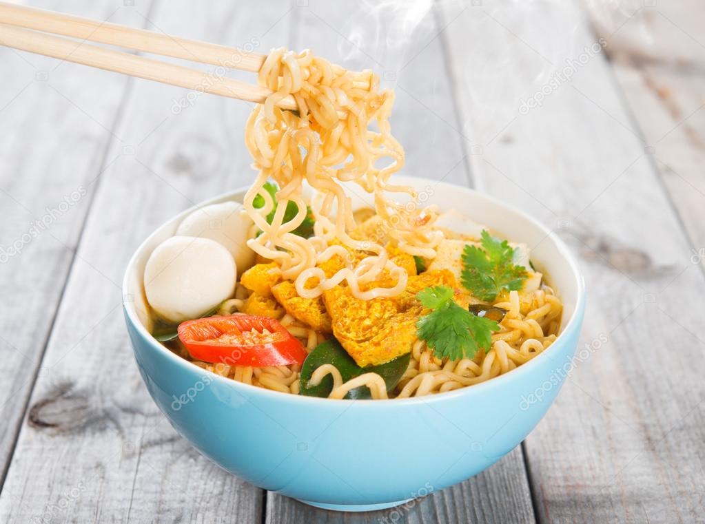 Hot and spicy curry instant noodles