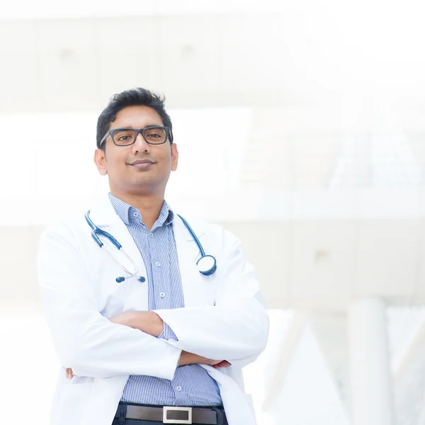 Índio masculino médico — Fotografia de Stock