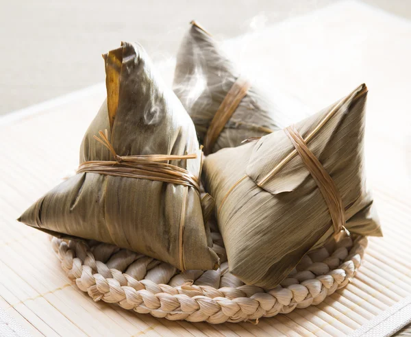 Азиатские клейкие клецки из риса — стоковое фото