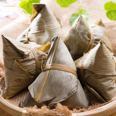 pirinç hamur tatlısı veya zongzi. 