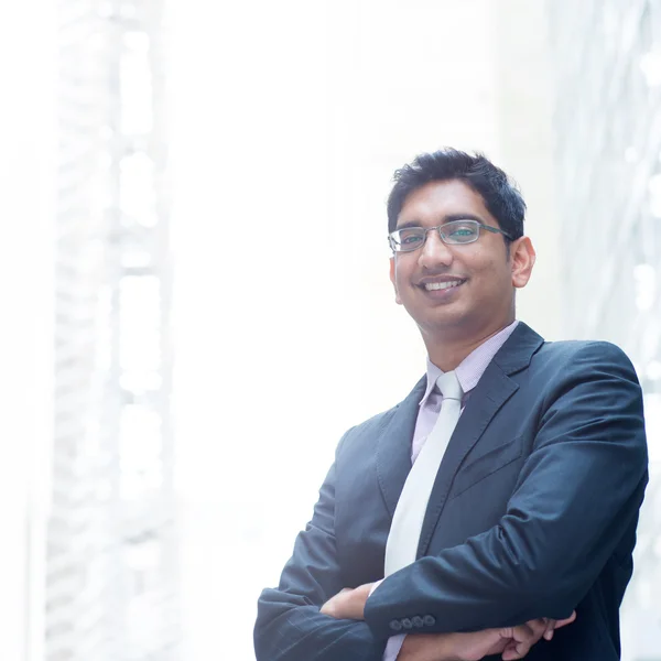 Retrato del hombre de negocios indio sonriente — Foto de Stock