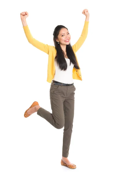 Asiatisk kvinna hoppa — Stockfoto