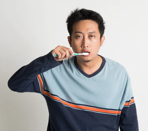 Asian guy brushing teeth — Stock Photo, Image