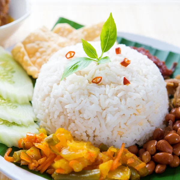 Cibo piccante nasi lemak — Foto Stock