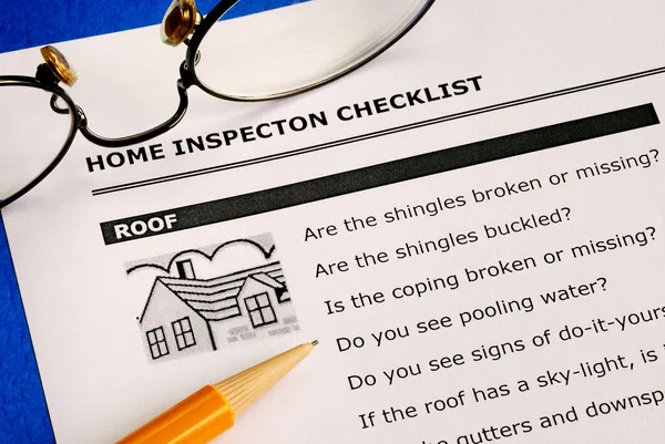 Lista de verificación de inspección del hogar de bienes raíces e informe de condición —  Fotos de Stock