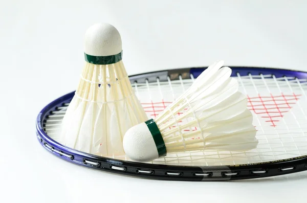 Badminton racket och bollar begreppet idrott — Stockfoto