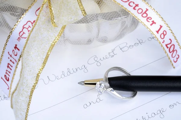 Sign the wedding guest book Royalty Free Stock Images