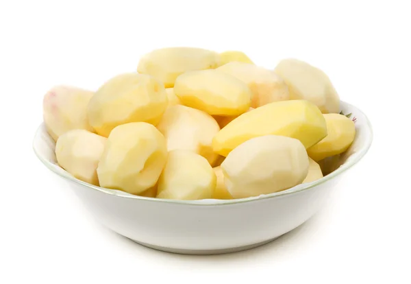 Patatas peladas en el plato — Foto de Stock