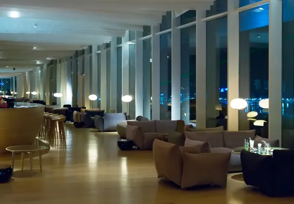 Tables de restaurant de l'hôtel cinq étoiles — Photo