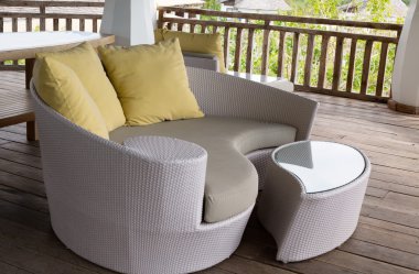 hasır koltuk yastığı ile