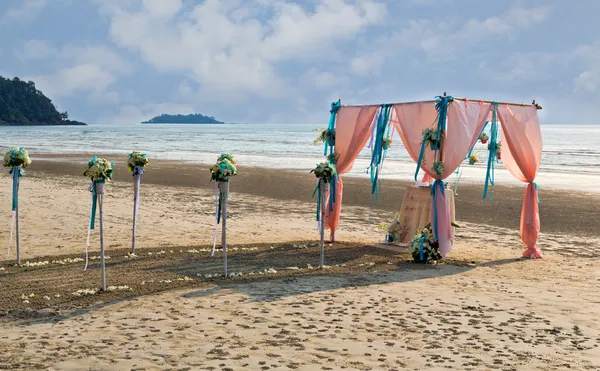 Decoração de flores no casamento na praia — Fotografia de Stock