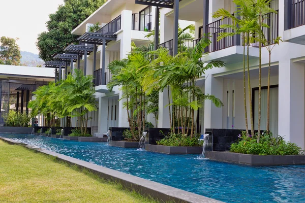 Piscina en balneario — Foto de Stock