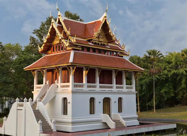Красивый маленький тайский храм — стоковое фото