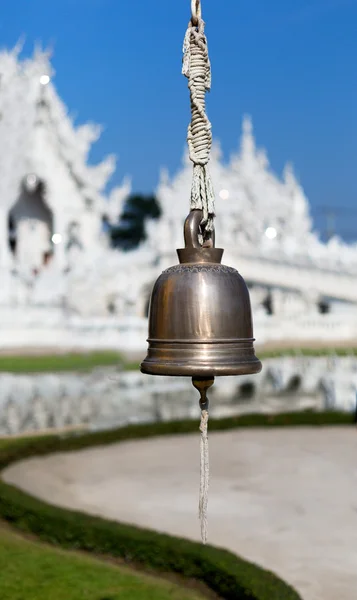 Campana sul fronte del Tempio Bianco Chiang Mai — Foto Stock