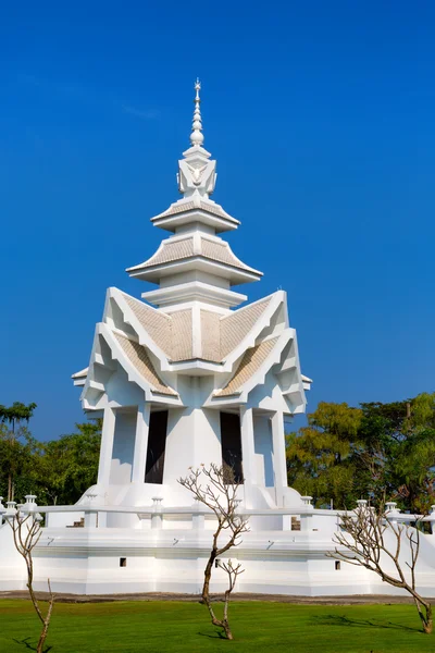 Věž chrámu bílé — Stock fotografie
