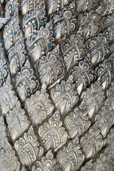 Фрагмент серебряного храма на стене — стоковое фото