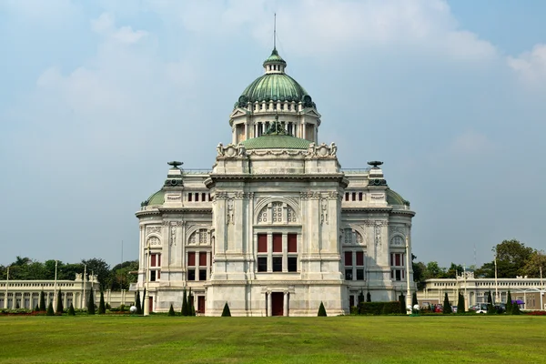 Ananta samakhom thronhalle in bangkok — Stockfoto