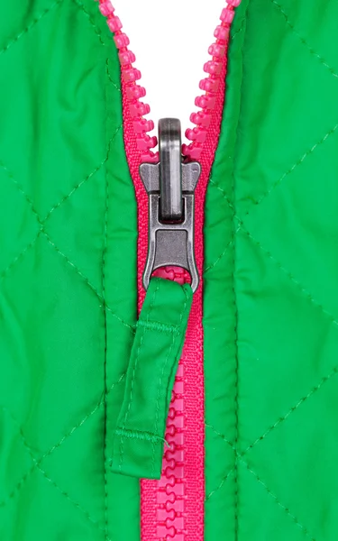 Розовая молния на зеленой куртке — стоковое фото