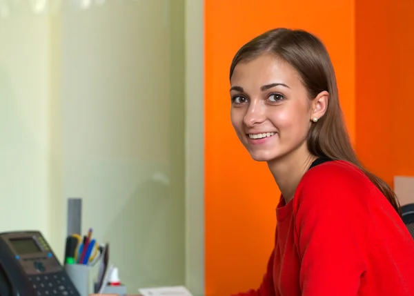 Beautiful girl in the office — Stock Photo, Image