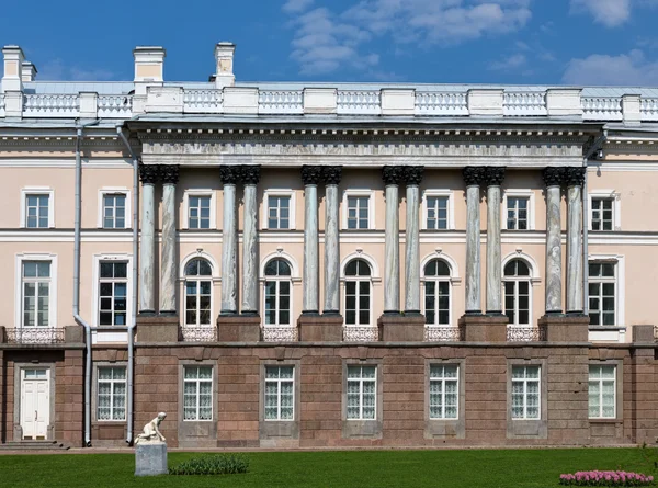 サンクトペテルブルクでの建物のファサード — ストック写真