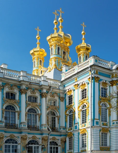 Golden domes with crosses of catherine's palace in tsarkoie selo — Stock Photo, Image
