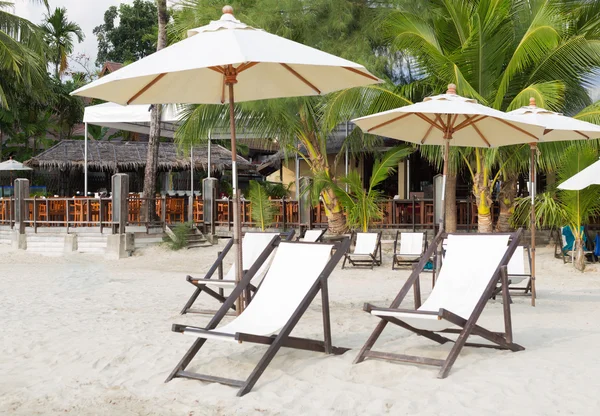 Empty beach beds — Stock Photo, Image