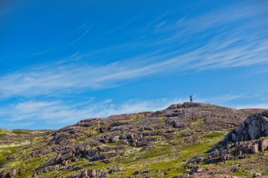 bir sırt çantası bir dağ adamı