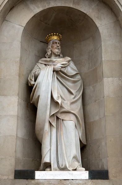 Sculpture on the facade in barcelona — Stock Photo, Image