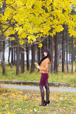 mutlu genç kadın - stok görüntü