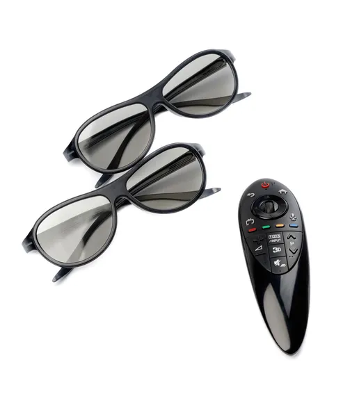 Dos pares de gafas 3D y TV de control remoto . — Foto de Stock