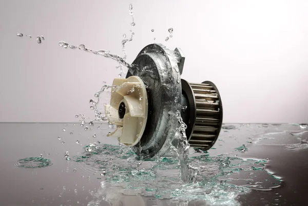 Auto parts, engine cooling pump in spurts of water. — Stock Photo, Image