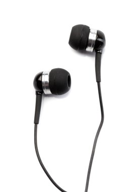 beyaz zemin üzerinde kulaklık