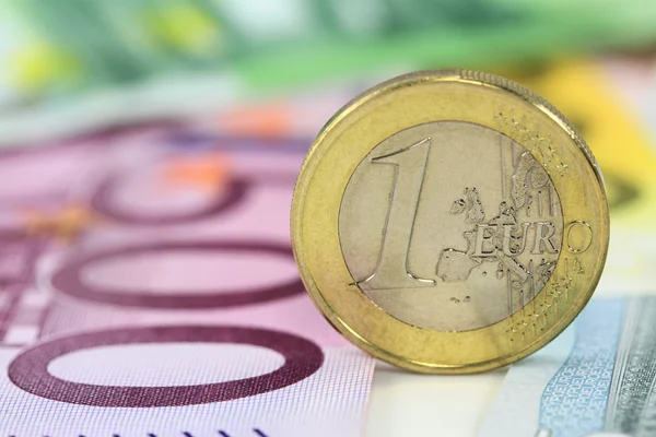 Euro coin against euro notes. — Stock Photo, Image