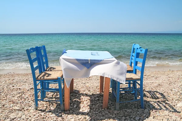 Греческая таверна у моря — стоковое фото
