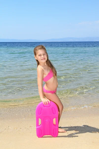 Szczęśliwa dziewczyna nad morzem — Zdjęcie stockowe