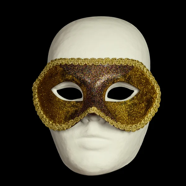 Golden Carnaval masker geïsoleerd op witte achtergrond — Stockfoto