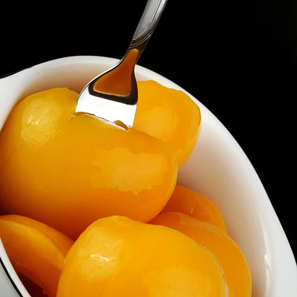 Canned peaches — Stock Photo, Image