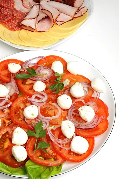 Salada com mussarela — Fotografia de Stock