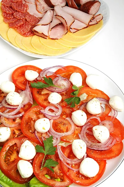 Salada com mussarela — Fotografia de Stock