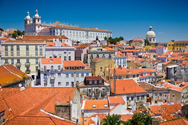 Bella vista sulla città vecchia di Lisbona, Portogallo — Foto Stock