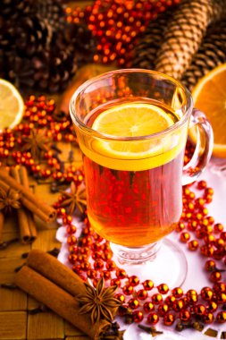 tarçın ve Noel anason mulled şarap yıldız