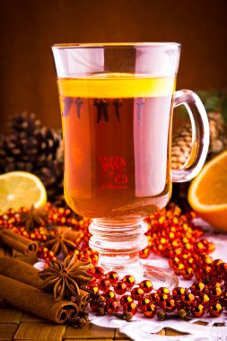 tarçın ve Noel anason mulled şarap yıldız