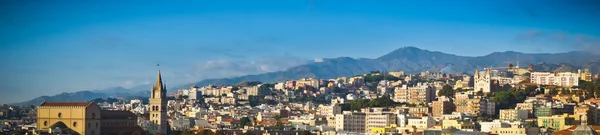 Bella vista sulla città vecchia di Messina, Sicilia, Italia — Foto Stock